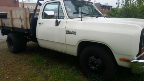 White, cab &amp; chassis, flatbed, dually, dodge, fair condition