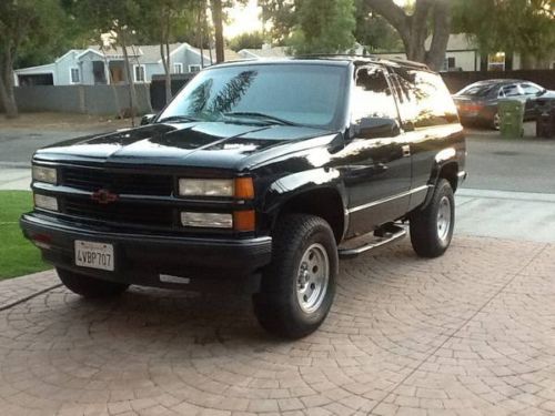 1999 chevrolet tahoe 2 door sport  5.7l restored like new