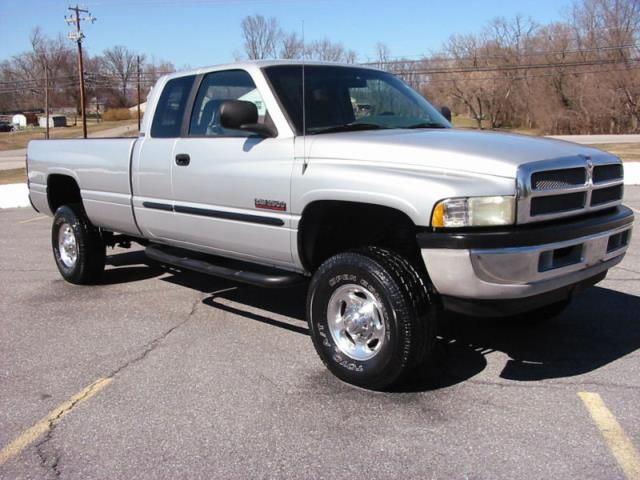 2002 dodge ram 2500 slt extended cab pickup 4-door