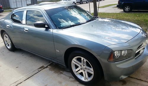 2006 dodge charger. very clean, powerful, leather seats, well maintained