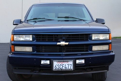 2000 chevrolet tahoe z71....excellent !!!  4x4 off road package .....5.7l engine