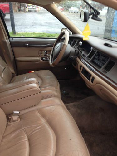 97 lincoln town car signature sedan 4-door 4.6l. absolutly reliable no reserve