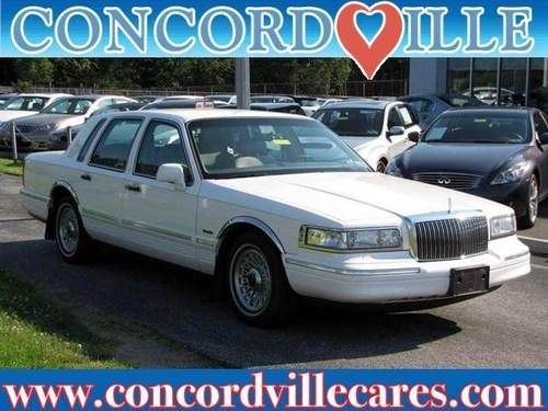 1997 lincoln town car executive sedan 4-door 4.6l only 2 owners good condition