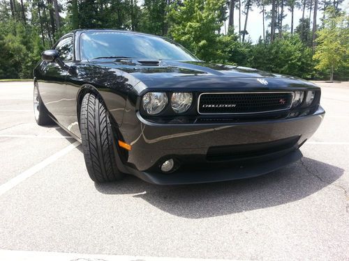 2009 dodge challenger r/t automatic, tuned, lowered, solo exhaust