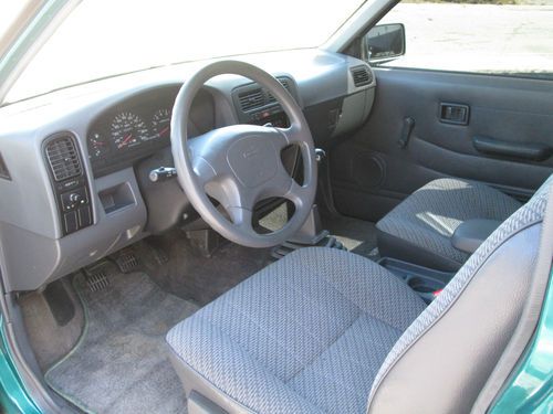 Sell Used 1995 Nissan Pickup Xe Extended Cab Pickup 2 Door
