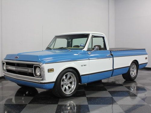 Built 383ci motor, vintage a/c, really nicely built c10 longbed