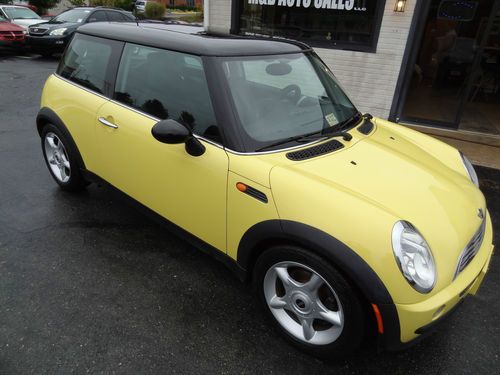 2003 mini cooper  5 speed only 35300 miles new pads,rotors,tires low reserve