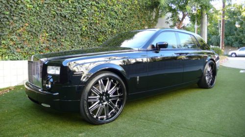 Rolls royce phantom**services updated**rear entertainment**picnic tables**26&#034;s