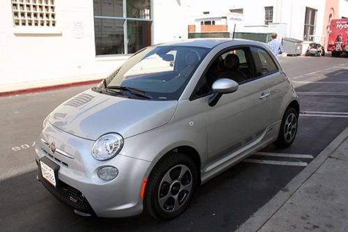 2013 electric fiat500e personalized by anne hathaway: proceeds benefit mptf
