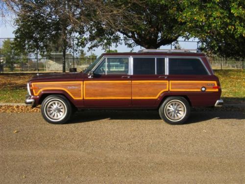 Jeep grand wagoneer one owner super clean runs perfect showroom condition 4x4