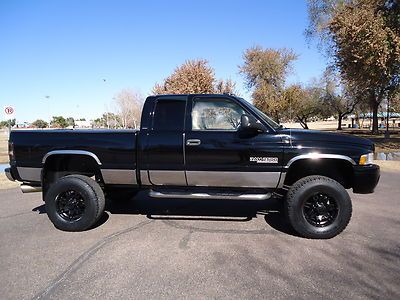 2002 dodge ram 2500 -- diesel -- 4x4 --- diesel -- black -- 111k miles - offer!!