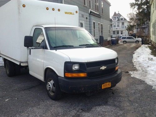 2003 white 10' chevolet express 3500 box truck