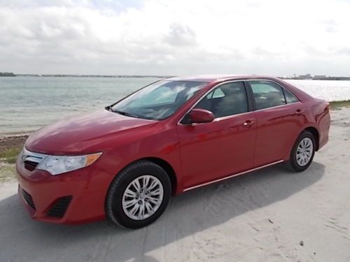 12 toyota camry le - factory warranty - clean one owner florida car