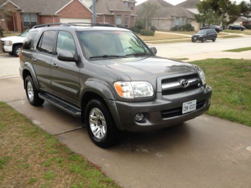 2006 toyota sequoia sr5-lots of upgrades-dvd-leather-heated seats-