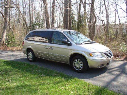 2005 gold 5 door chrysler town &amp; country limited mini van
