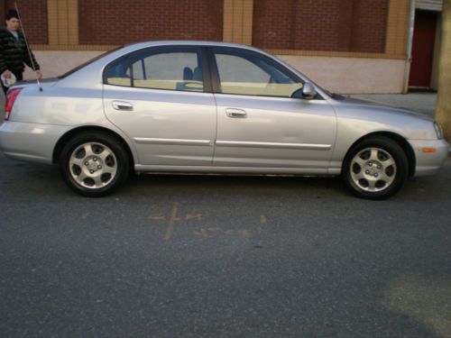 2002 hyundai elantra gls sedan 4-door 2.0l  low miles  54,500