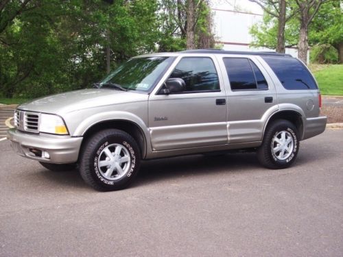 2000 oldsmobile bravada automatic , awd, low miles, loaded, must see