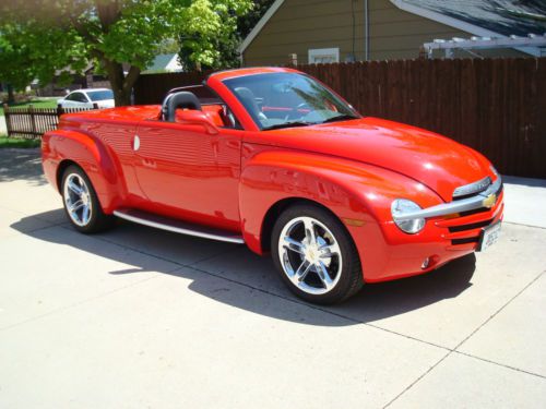 2005 chevy ssr convertible 6.0l v8 - automatic  excellent condition