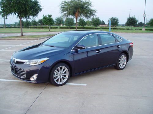 2014 toyota avalon limited sedan 4-door 3.5l 1st owner only 1800 miles
