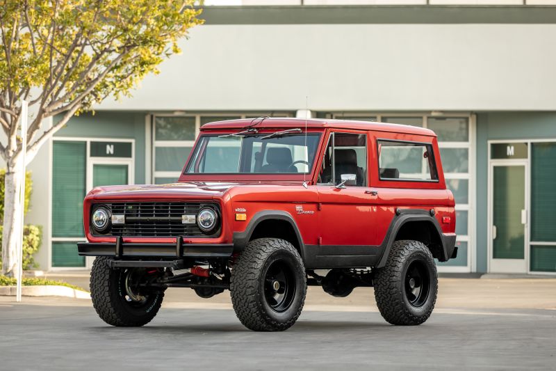 Modified 1970 ford bronco 4-speed