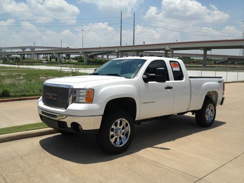 Beautiful new body style x-cab 2500 4x4,only 70k miles! new 20" wheels, extras!