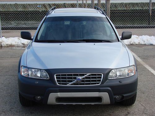 2005 volvo xc70 base wagon 4-door 2.5l
