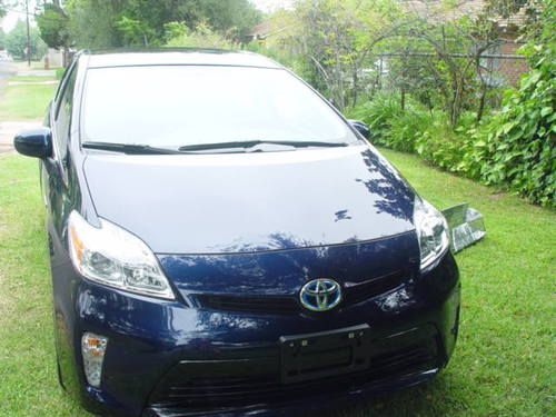 Brand new toyota prius 2013 three, fully loaded