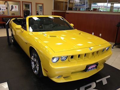 Yellow 10' black leather sued v8 hemi convertible rare low miles navigation