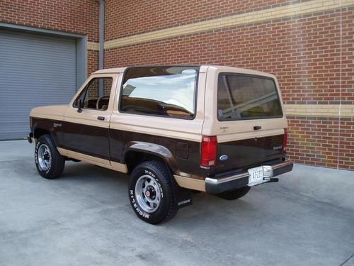 1988 ford bronco ii xlt.. 4wd.. 34k actual miles .. garage kept .. must see.