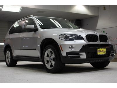 Suv, awd, sun roof, leather, roof rack, back up cam, navigation
