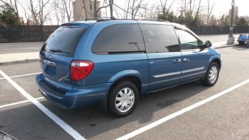 2005 chrysler town&amp;country fully loaded