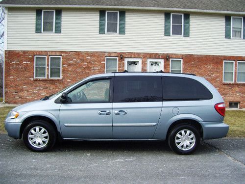 2005 chrysler town  country