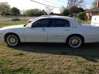 06 lincoln town car limited vogue tires, chrome wheels, 2nd owner