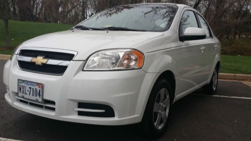 2011 chevrolet aveo 4 door sedan