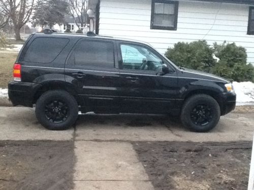 Suv 3.0l v6 - black rims with brand new tires! clean condition, no rust.