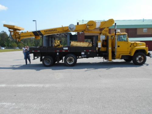 1996 Ford L8000 with a 1996 National crane model: 600c mounted on the back, image 2