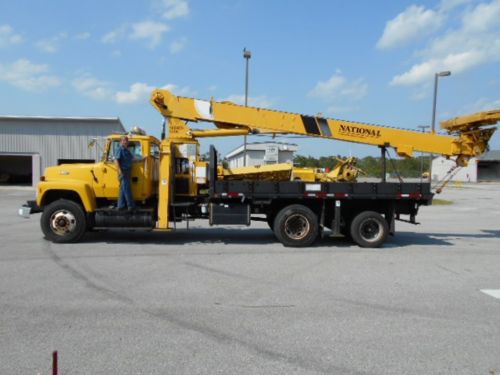 1996 Ford L8000 with a 1996 National crane model: 600c mounted on the back, image 5