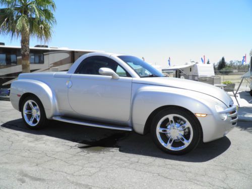 2005 chevy ssr convertible 1 owner clear carfax excellent condition no resreve