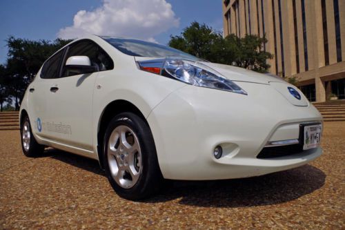 2011 nissan leaf sl, 1-owner, navigation, 440v rapid charge, all electric, more!