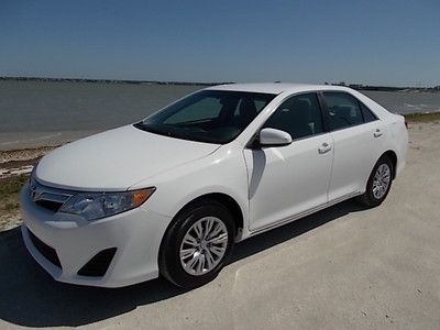 12 toyota camry le - clean one owner florida vehicle - full factory warranty