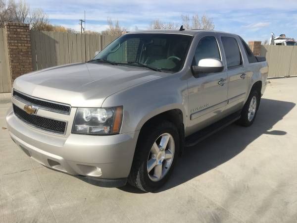 2007 chevy avalanche lt *clean*