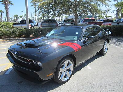 Low miles automatic hemi v8 leather navigation certified financing available