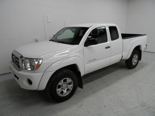 We finance! one owner 5 speed manual 2.7l cd access low miles clean 4wd 4x4