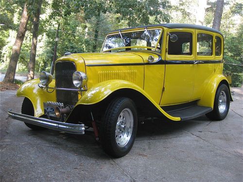 1932 ford fordor sedan - yellow 4 door - mopar drive train