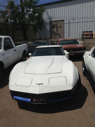 1980 chevrolet corvette t-top good overall condition