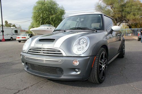 2005 mini cooper s fully loaded -pano roof -very nice condition- *canada*