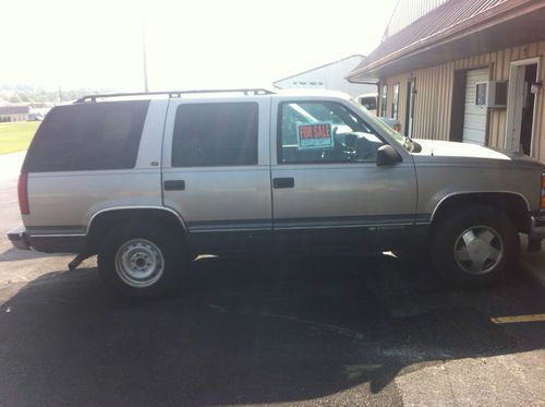 1999 chevy tahoe lt 4x4 champagne tan , leather all pwr 134k miles used engine