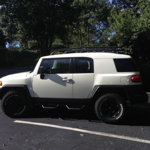 2010 toyota fj cruiser with  trail teams wheels