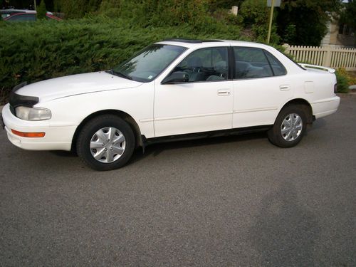 1994 toyota camry le must see gas miser !