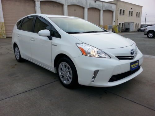 2013 toyota prius v hybrid, pearl white, back up cam, bluetooth, only 7500 miles